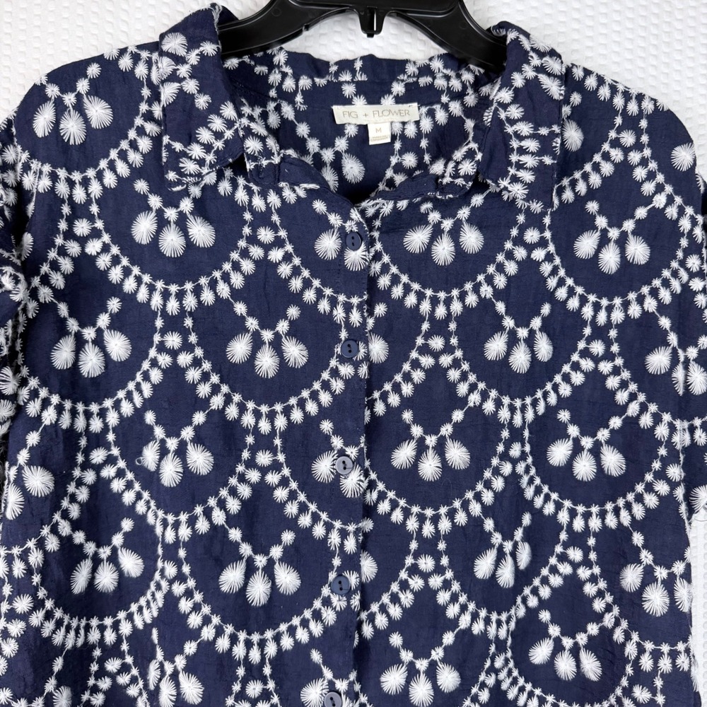 Fig + Flower Navy Blue White Embroidered Button Front Blouse Short Sleeve Medium